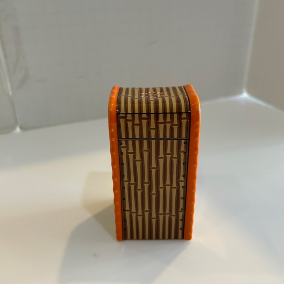 Discontinued Rare Disney Parks Adventureland trash can salt and pepper shaker. - Picture 5 of 6